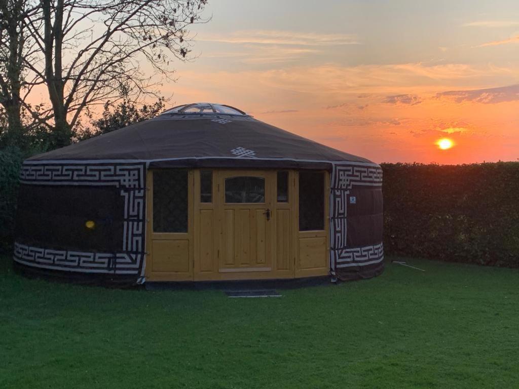 Overnachten in een luxe yurt! Zonnemaire Buitenkant foto