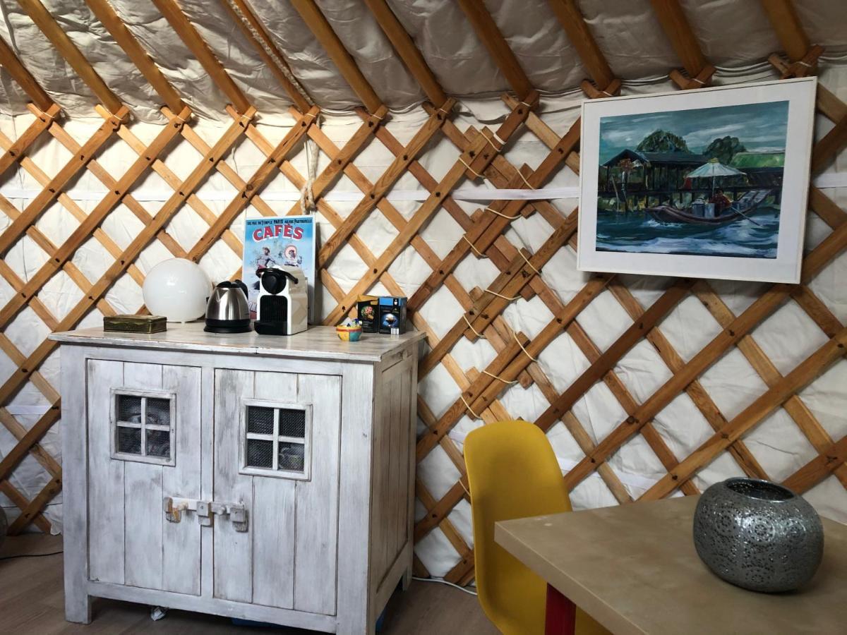 Overnachten in een luxe yurt! Zonnemaire Buitenkant foto