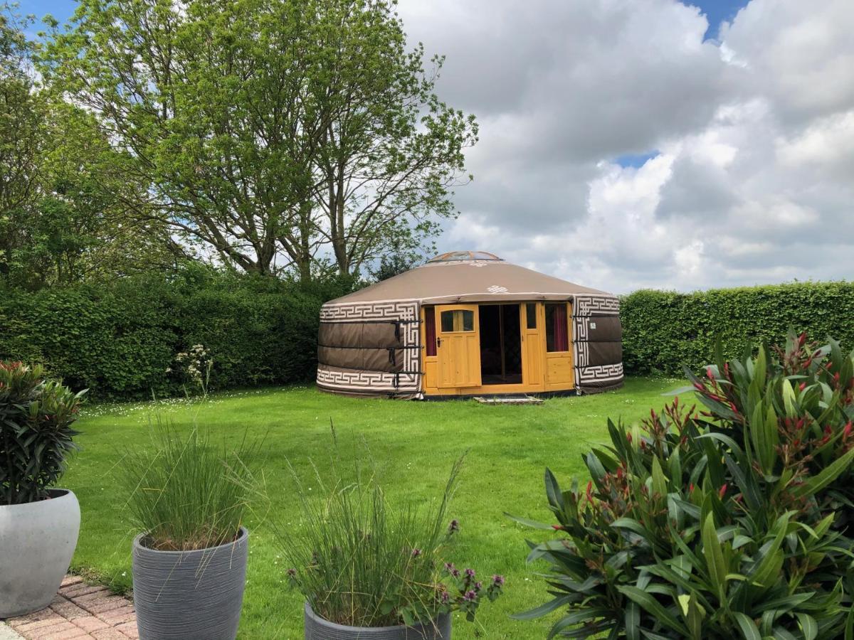 Overnachten in een luxe yurt! Zonnemaire Buitenkant foto