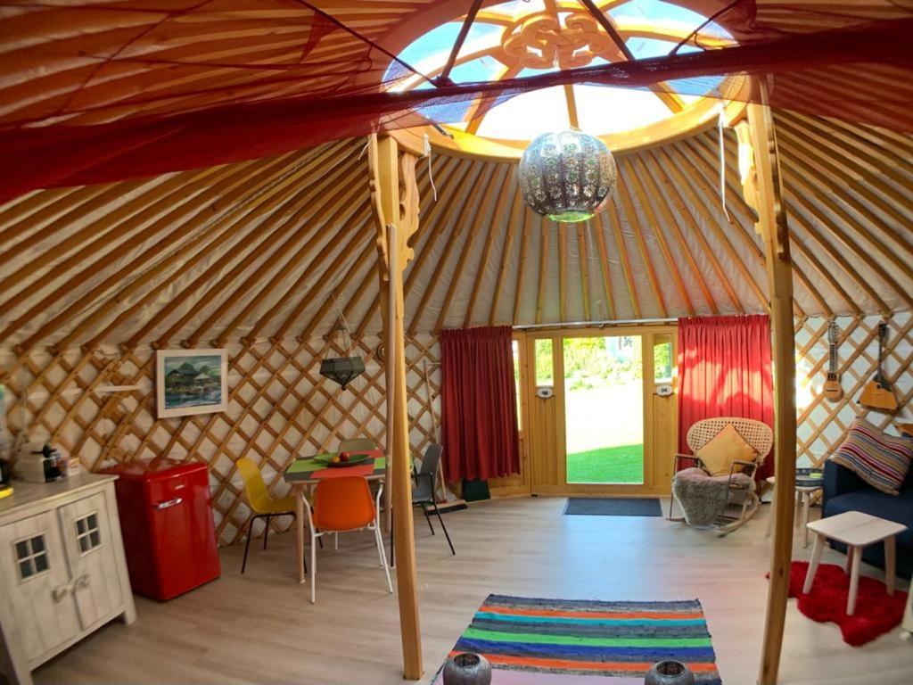Overnachten in een luxe yurt! Zonnemaire Buitenkant foto
